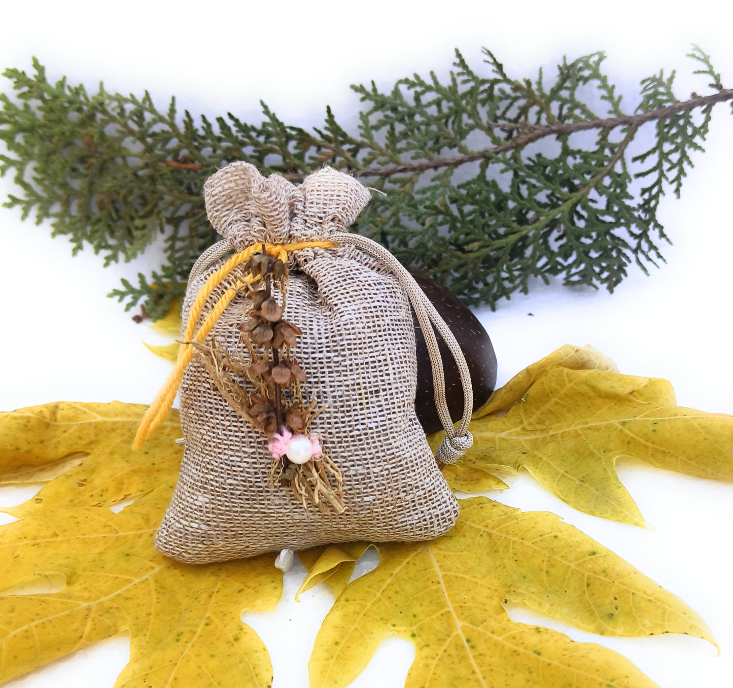 Beetroots Eco-livingNatural Herbs and Camphor Car Air Freshener Pouch, Aromatherapy Fragrance, Relaxing aroma ,Vetiver ,camphor infused,consistant aroma upto 90 days