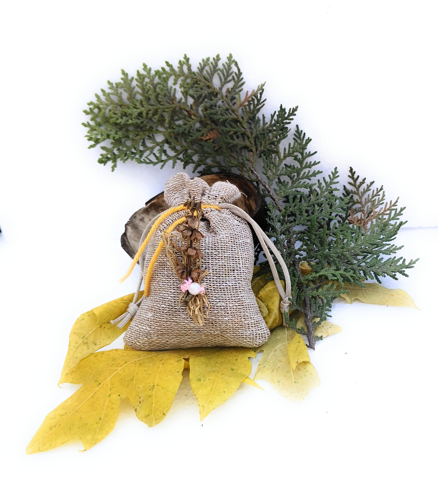Beetroots Eco-livingNatural Herbs and Camphor Car Air Freshener Pouch, Aromatherapy Fragrance, Relaxing aroma ,Vetiver ,camphor infused,consistant aroma upto 90 days