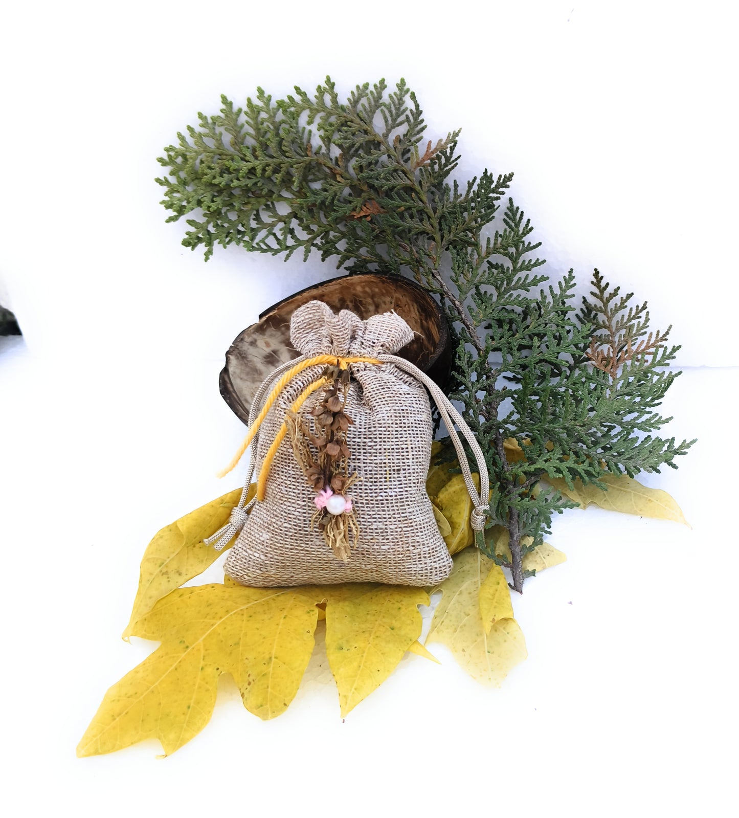 Beetroots Eco-livingNatural Herbs and Camphor Car Air Freshener Pouch, Aromatherapy Fragrance, Relaxing aroma ,Vetiver ,camphor infused,consistant aroma upto 90 days