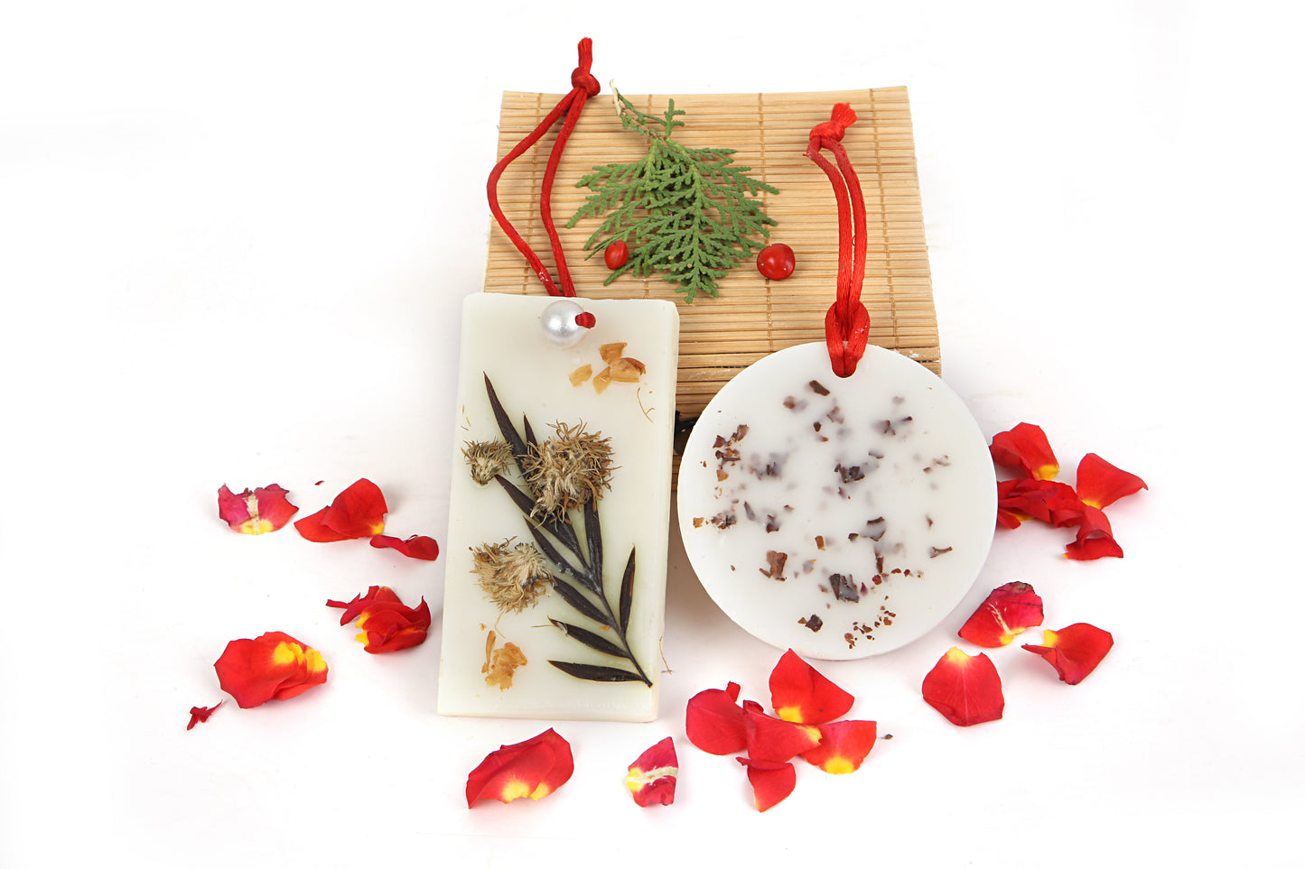 Beetroots Eco-Living Soy Wax Air Freshener Tablets with amzing Fragrance for wardrobes ,closed spaces, chemical free ,eco-friendly sachet (pack of 2)Lavender, Rose