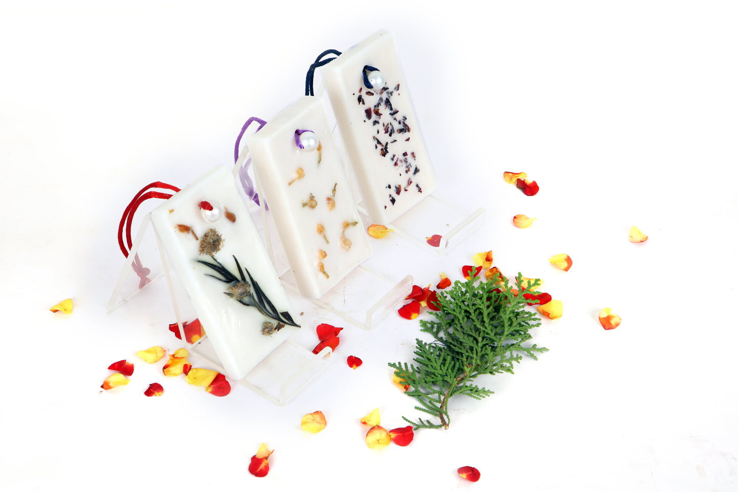 Beetroots Eco-Living Soy wax scented air freshener tblet for Wardrobes,Amirah, Soy wax blended with natural essental oils,Non toxic and eco friendly(pack of 3)Rose,Jasmine,Lavender Sachets