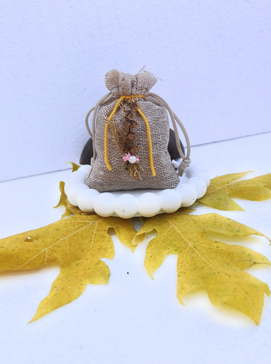 Beetroots Eco-livingNatural Herbs and Camphor Car Air Freshener Pouch, Aromatherapy Fragrance, Relaxing aroma ,Vetiver ,camphor infused,consistant aroma upto 90 days