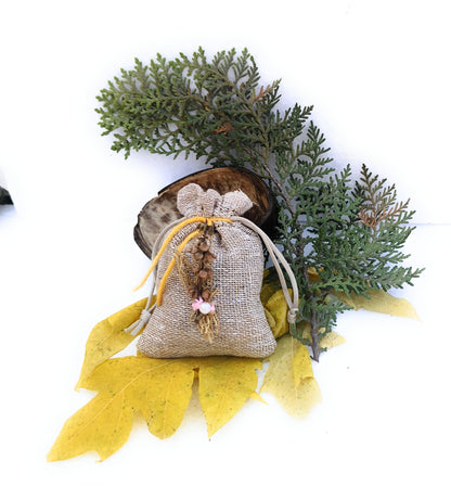 Beetroots Eco-livingNatural Herbs and Camphor Car Air Freshener Pouch, Aromatherapy Fragrance, Relaxing aroma ,Vetiver ,camphor infused,consistant aroma upto 90 days